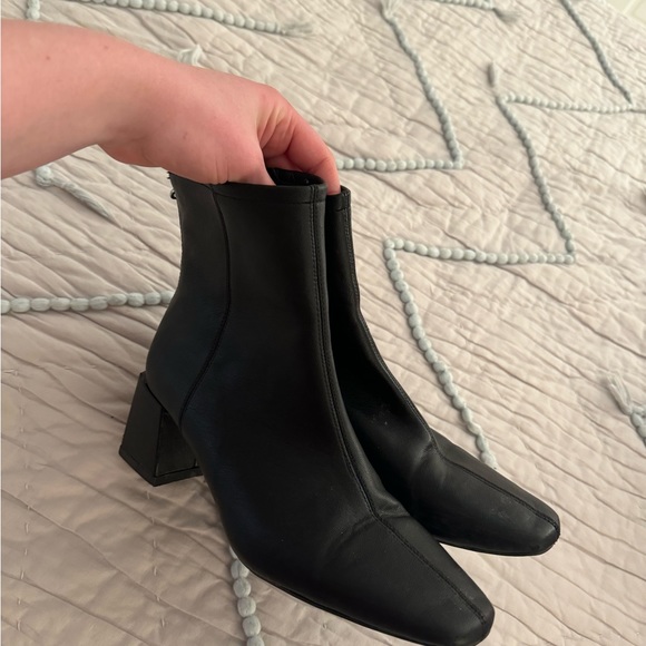 black boots - Picture 2 of 5